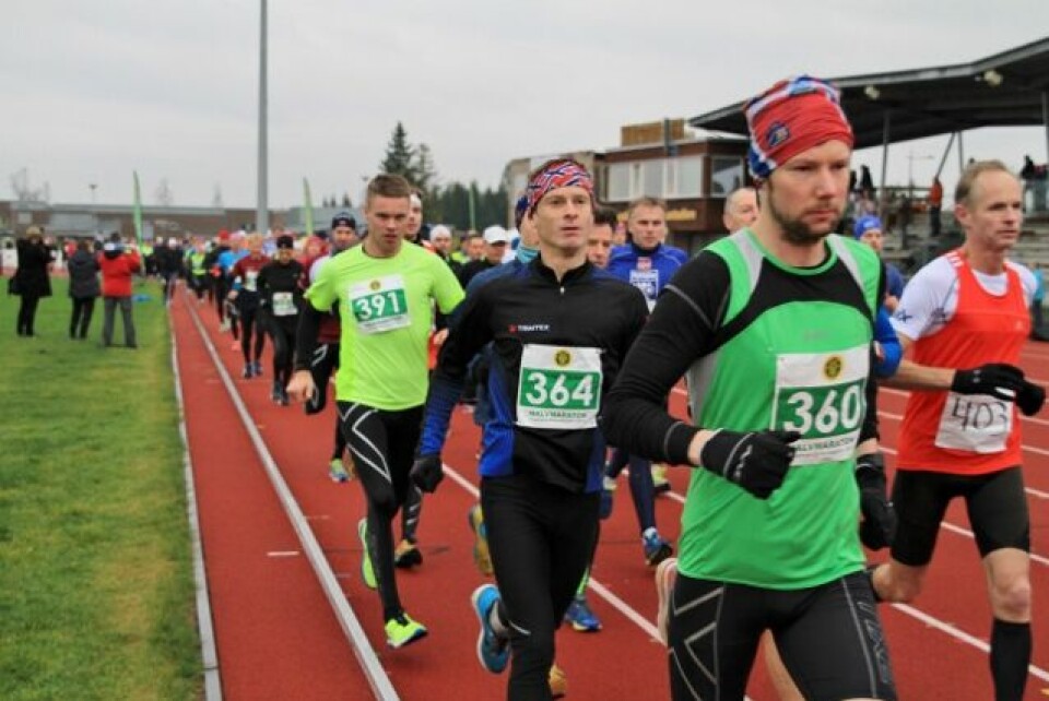 Marit Karlsen og Paul Raistrick vant Jessheim Vintermaraton IMG_5853_Start_Halv3
