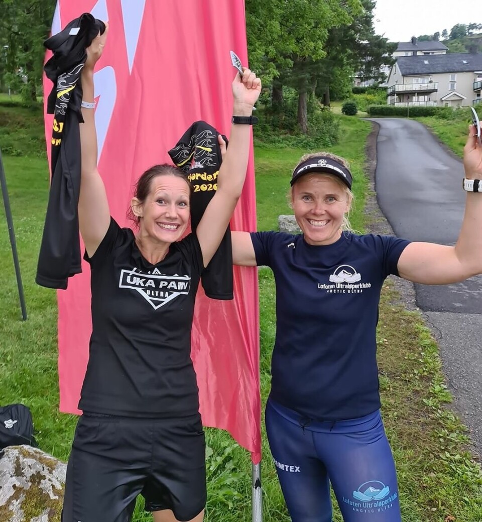 53 av 64 løpere fullførte Oslofjorden Rundt, Simen Holvik og Mari Mauland vant 100 miles Sofiia_Granheim_Wenche_Johnsen_Mål.jpg