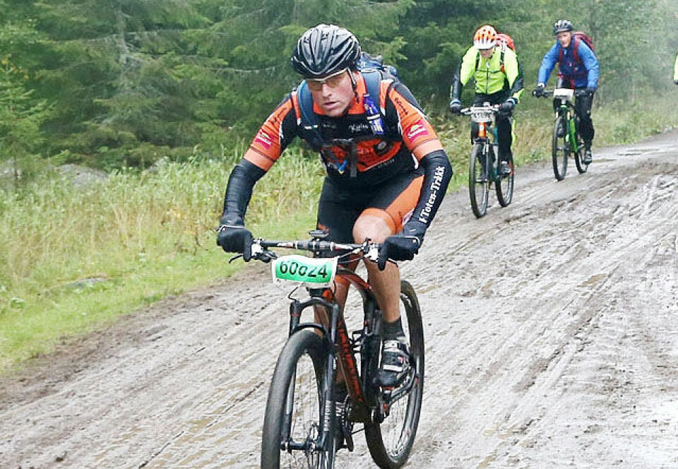 Felles trase: Fra Elgåsen til Sjøsetervegen hadde alle tre løypene i fredagens tre ritt et ca. 20 km langt felles parti. Her sykler Hans Olav Overn denne biten for andre gang i dag. Først syklet han FredagsBirken med start kl. 08.45 og så HalvBirken med start kl. 14.00. Og lørdag er han klar for selve Birkebeinerrittet.(Foto: Geir Olsen/Birken) Felles trase: Fra Elgåsen til Sjøsetervegen hadde alle tre løypene i fredagens tre ritt et ca. 20 km langt felles parti. Her sykler Hans Olav Overn denne biten for andre gang i dag. Først syklet han FredagsBirken med start kl. 08.45 og så HalvBirken med start kl. 14.00. Og lørdag er han klar for selve Birkebeinerrittet.(Foto: Geir Olsen/Birken)