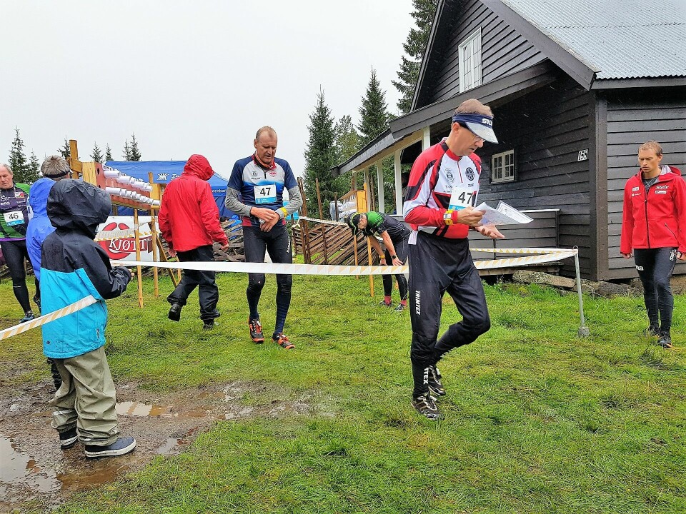 KM i orientering for Innlandet preget av tragisk hendelse Frode ¥degårdstuen veksler med Erik Hasli H180.jpg