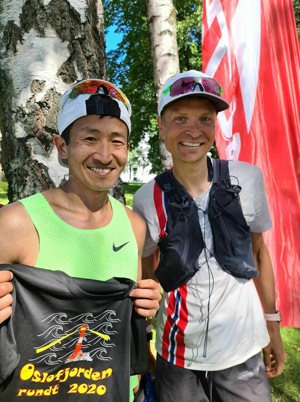 53 av 64 løpere fullførte Oslofjorden Rundt, Simen Holvik og Mari Mauland vant 100 miles Urdal_og_Smedsrud.jpg