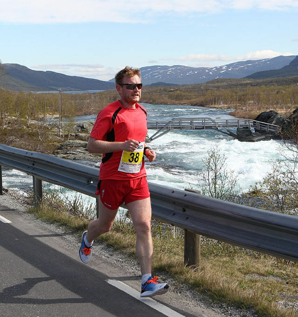 Fjellmaraton fra start til mål med 98 solskinnsbilder! Rune_Haustaetter_bro_13km_A20G4773.jpg