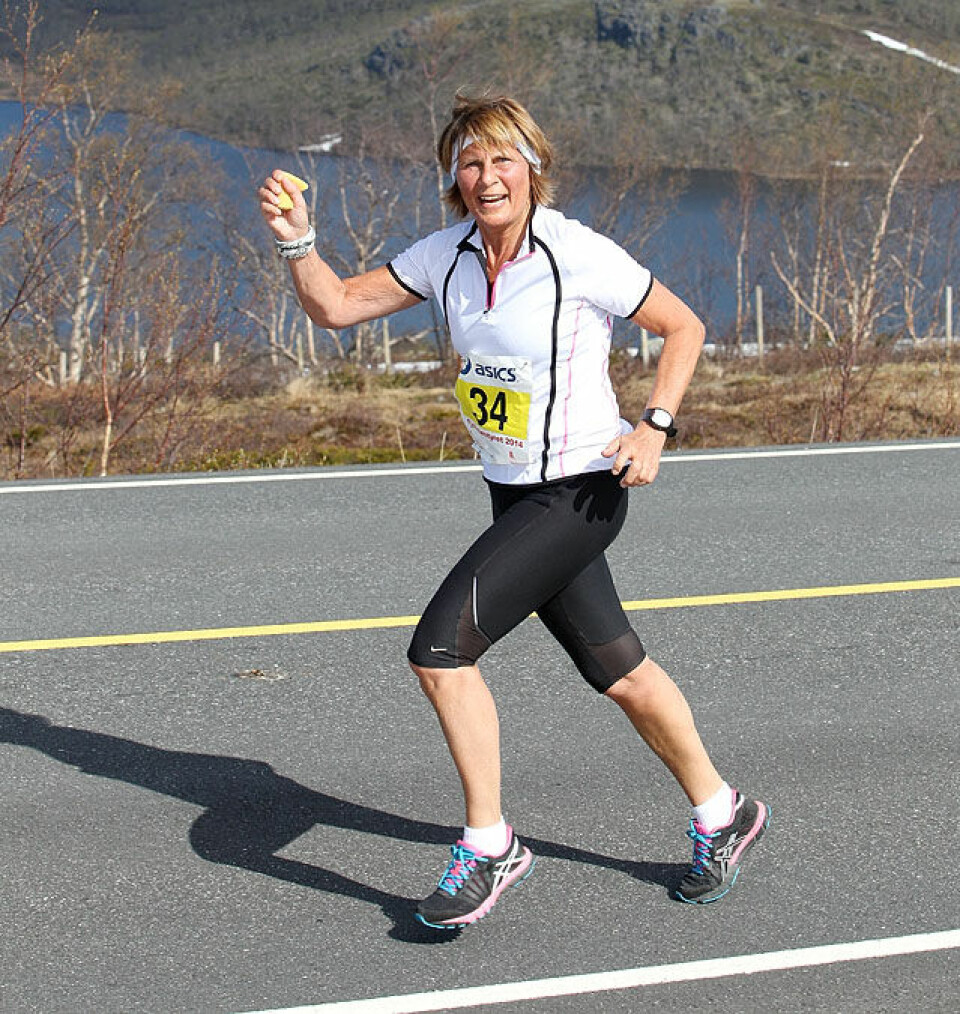 Fjellmaraton fra start til mål med 98 solskinnsbilder! Grete_Haavaag_Lothe_paa_rett_vei_A20G4987.jpg