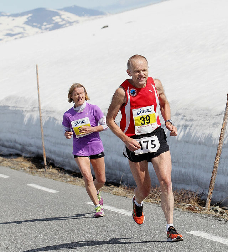 Fjellmaraton fra start til mål med 98 solskinnsbilder! IngeA_Haugen_Aase_S_Hovden_Flya_A20G5668.jpg