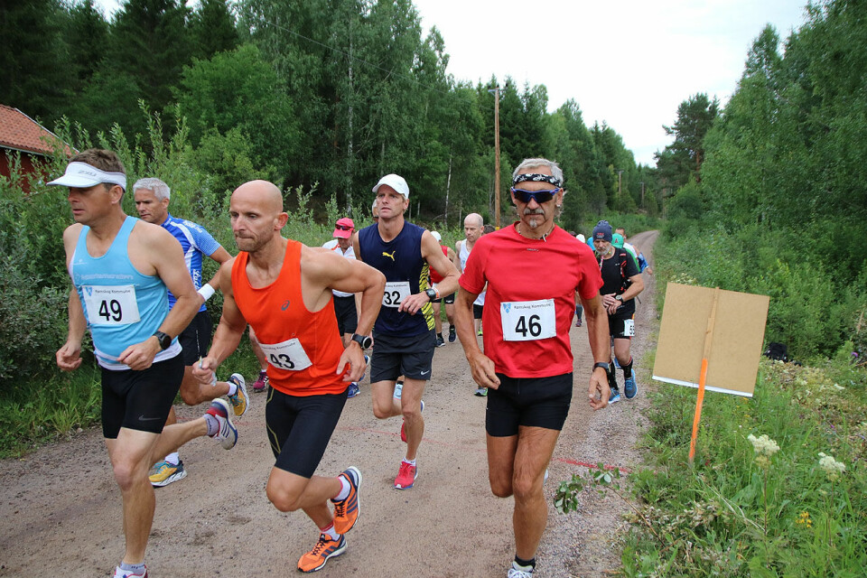 Som vi ser var det overskyet da starten på Unionsmaraton gikk. Temperaturen var neppe over 18...men varmt skulle det bli i år også. Som vi ser var det overskyet da starten på Unionsmaraton gikk. Temperaturen var neppe over 18...men varmt skulle det bli i år også.
