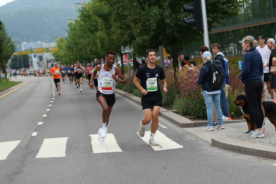 Senay Fissehatsion vant både 5 km og halvmaraton i Drammen senay-underveis.jpg