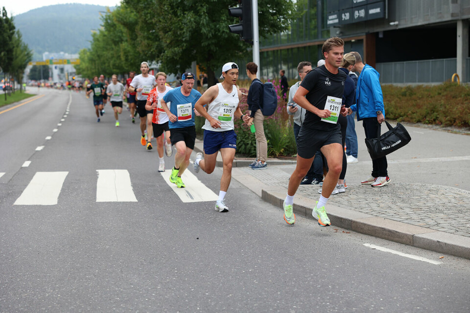 Senay Fissehatsion vant både 5 km og halvmaraton i Drammen etter-2-runder.jpg