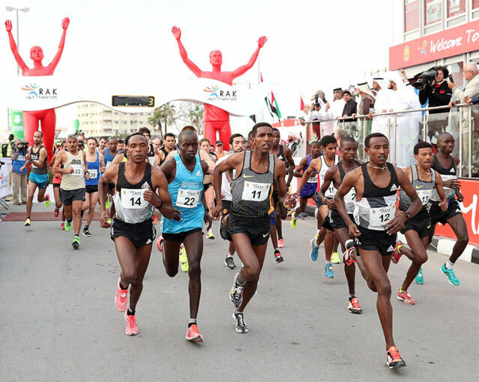 Sondre Nordstad Moen like bak persen i RAK Halvmaraton Start-RAK17_640.jpg