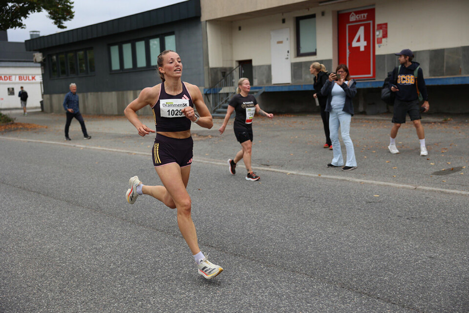 Senay Fissehatsion vant både 5 km og halvmaraton i Drammen kvinner-3plass.jpg