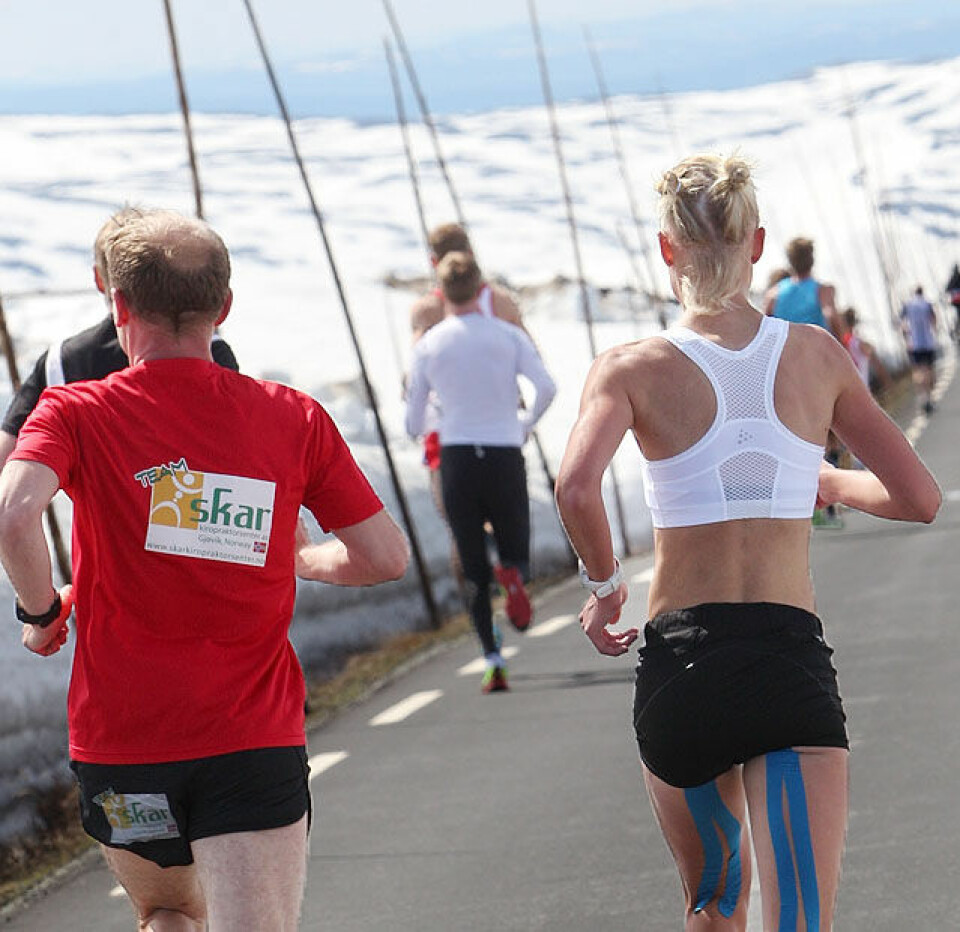 Fjellmaraton fra start til mål med 98 solskinnsbilder! Unna_mot_Bygdin_bakfra_A20G5922.jpg