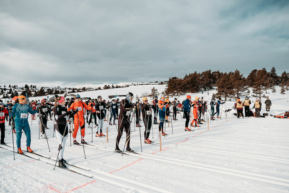 Furusjøen Rundt og Rondane viste seg fram fra sine beste sider Startfeltet_45 km Furusjøen Rundt-rennet.jpg