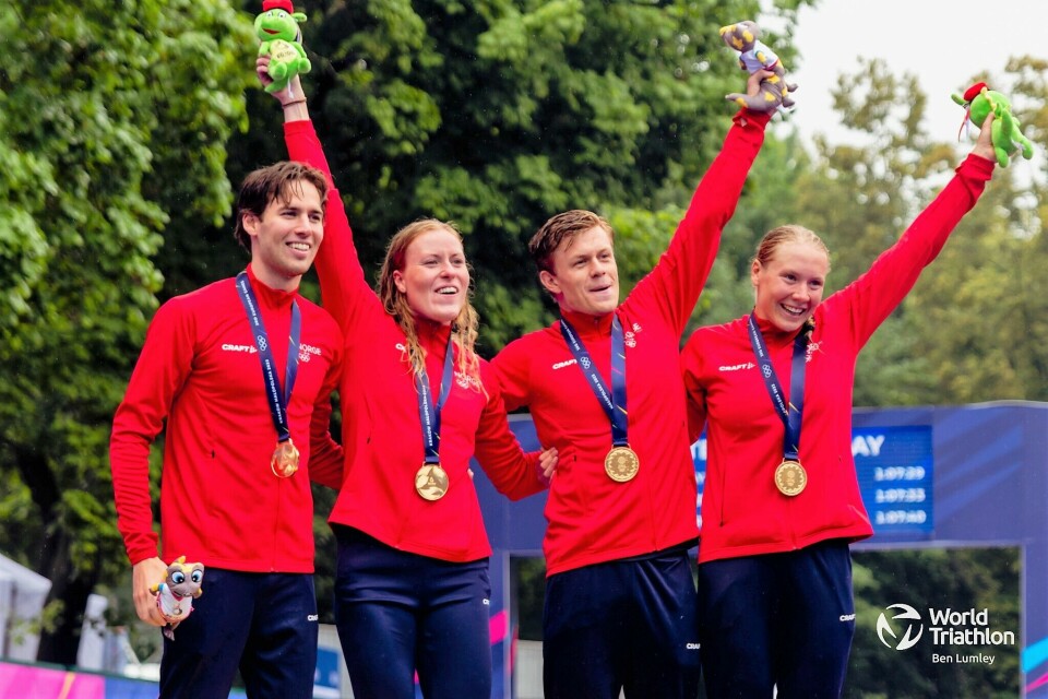 Den norske kvartetten øverst på seierspallen i Krakow (fra venstre): Vetle Bergsvik Thorn, Solveig Natvig Løvseth, Casper Stornes og Lotte Miller. (Foto fra World Triathlons facebookside) Den norske kvartetten øverst på seierspallen i Krakow (fra venstre): Vetle Bergsvik Thorn, Solveig Natvig Løvseth, Casper Stornes og Lotte Miller. (Foto fra World Triathlons facebookside)