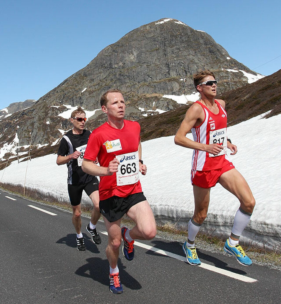 Fjellmaraton fra start til mål med 98 solskinnsbilder! Rune_Kvikstad_663_Eirik_Johannessen_817_Helge_Holthe_Bygdin_A20G6310.jpg