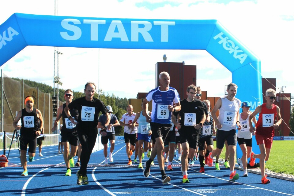 Fra starten for det tredje av fem heat med løpere som siktet seg inn mellom 40 og 45 minutter. (Foto: Rolf Bakken) Fra starten for det tredje av fem heat med løpere som siktet seg inn mellom 40 og 45 minutter. (Foto: Rolf Bakken)