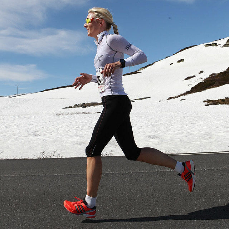 Fjellmaraton fra start til mål med 98 solskinnsbilder! Guro_Vadheim_etter_Bygdin_A20G6626.jpg