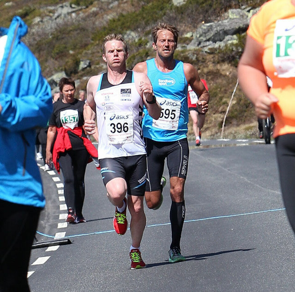 Fjellmaraton fra start til mål med 98 solskinnsbilder! Trangt_Kjell_R_Botten_Richard_Larsson_5km_igjen_A20G6822.jpg