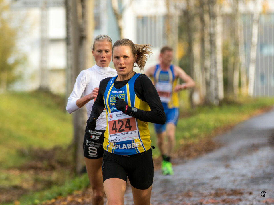 Etter 5 km har Heidi Dietrichson Pharo fortsatt følge av Marthe Kathrine Myhre. Men Heidi var klart sterkest av dem på Lørenskog. (Foto: Sylvain Cavatz) Etter 5 km har Heidi Dietrichson Pharo fortsatt følge av Marthe Kathrine Myhre. Men Heidi var klart sterkest av dem på Lørenskog. (Foto: Sylvain Cavatz)