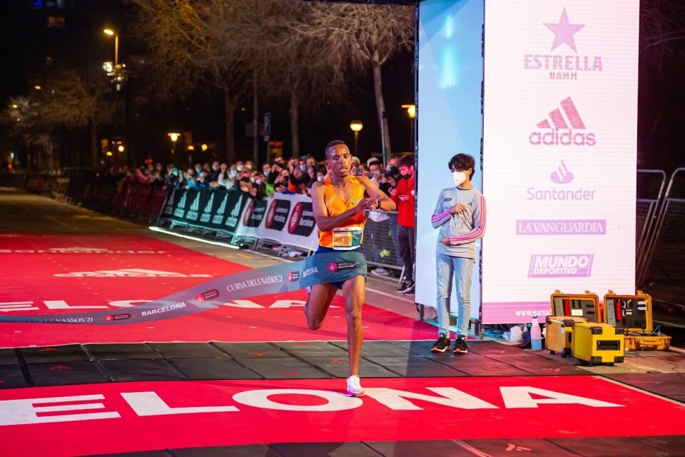 Jakob Ingebrigtsen: - Det blir ikke verdensrekord i Barcelona Cursa_Nassos-Fjoraaravinner_5km_WR_12-49_2707.jpg