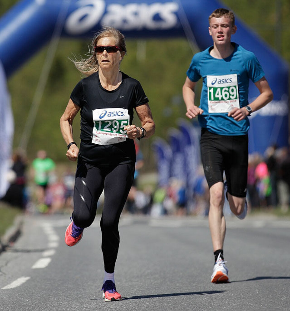 Fjellmaraton fra start til mål med 98 solskinnsbilder! Anita_Isaksen_mot_maal__F6C5103.jpg