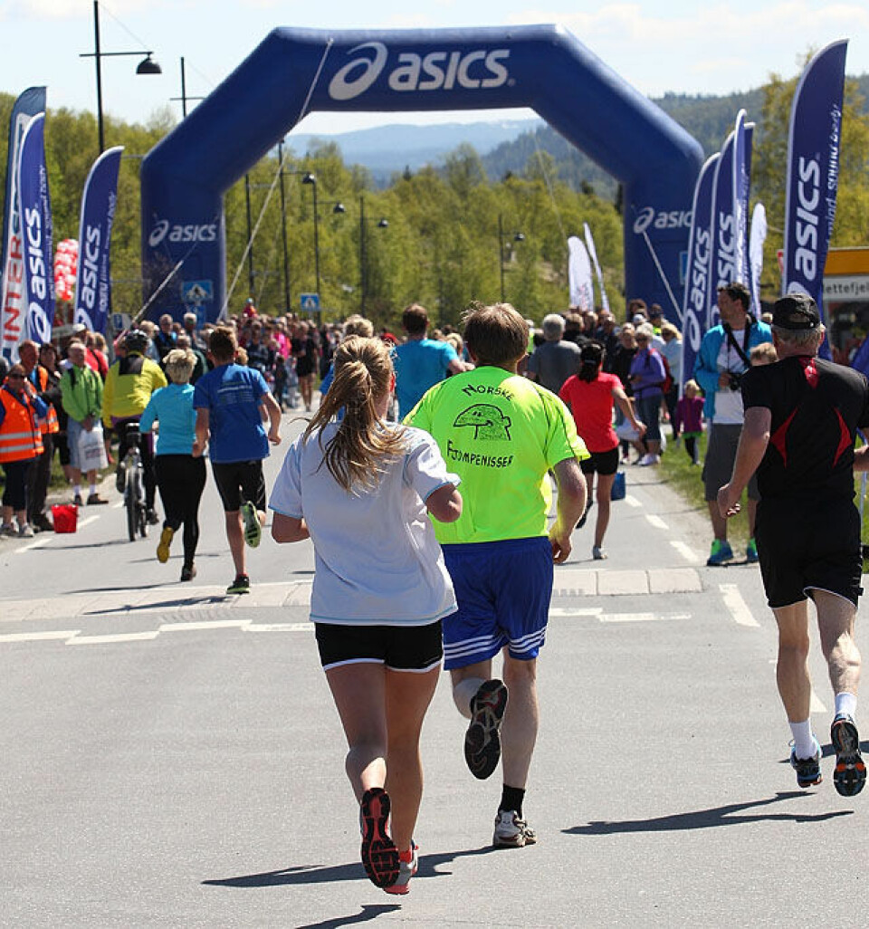 Fjellmaraton fra start til mål med 98 solskinnsbilder! Asicsportal_mot_maal_A20G6949.jpg