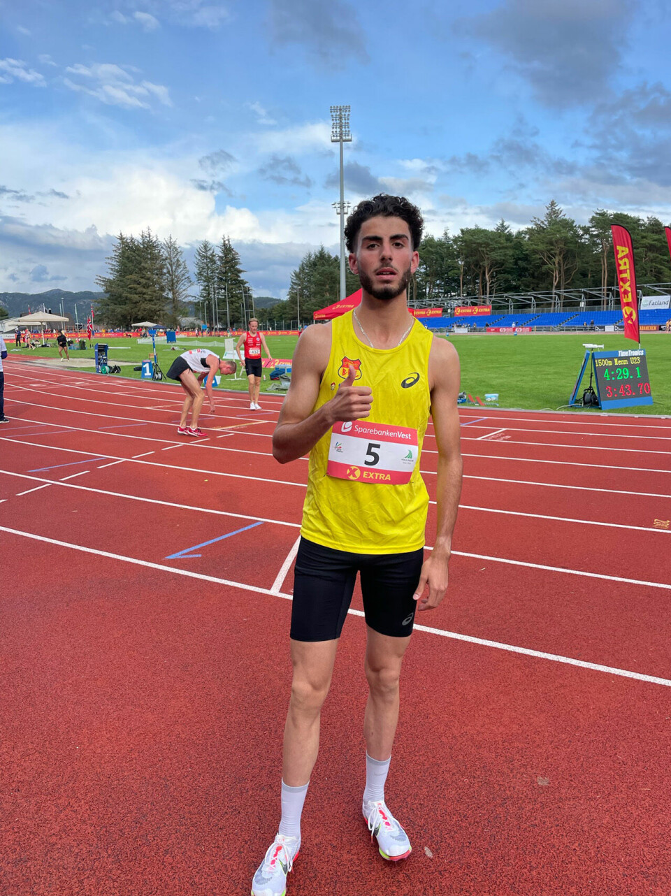 Ibrahim Buras og Andreas Fjeld Halvorsen vant 1500 meter under Junior-NM 1500m buras.jpg