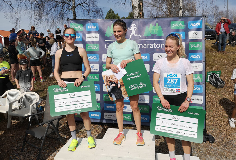 Therese Johaug og Linus Rosdal vant Grue Halvmaraton pallen-kvinner.jpg