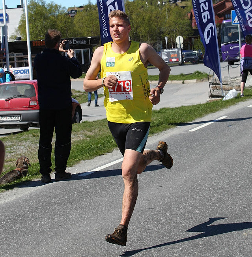 Fjellmaraton fra start til mål med 98 solskinnsbilder! Endre_Aamodt_mot_maal_A20G7204.jpg