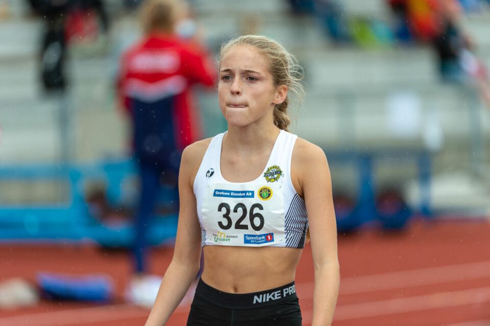 UM 2020: Malin Hoelsveen suveren i J15, Leona Andersen Vedvik vant J16 på 800 meter J15_800m_Heat3_Maria Mjelva Straume (326)_DSC9873.jpg