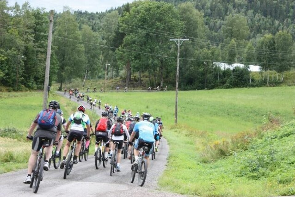Starten har gått for duathlon 10 toppers 2016. (foto: Nordic Adventure) Starten har gått for duathlon 10 toppers 2016. (foto: Nordic Adventure)