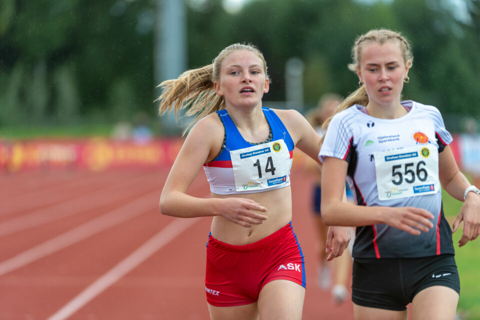 UM 2020: Malin Hoelsveen suveren i J15, Leona Andersen Vedvik vant J16 på 800 meter J15_800m_Heat3_Pia Norheim (14)_DSC9902.jpg