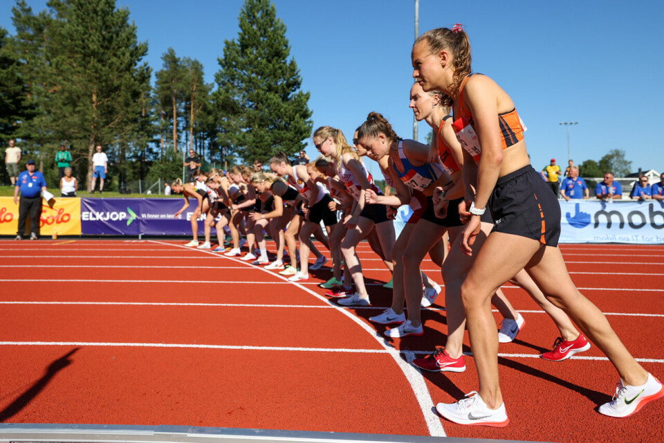 Amalie Sæten ble norgesmester på 5000 meter 5000m ks start.jpg