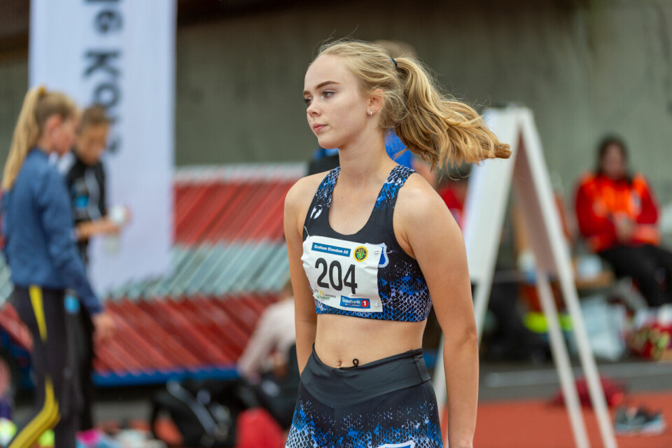 UM 2020: Malin Hoelsveen suveren i J15, Leona Andersen Vedvik vant J16 på 800 meter J15_800m_Heat1_Thea Eek-floten (204)_DSC9841.jpg