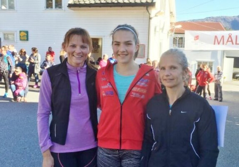 Dei tre beste damene med vinnaren Marianne Feidje Medje i midten, flankert av Mirjam Mjelde til høgre og Marianne Kalleklev Haukøy til venstre (foto: Vidar Simmenes). Dei tre beste damene med vinnaren Marianne Feidje Medje i midten, flankert av Mirjam Mjelde til høgre og Marianne Kalleklev Haukøy til venstre (foto: Vidar Simmenes).