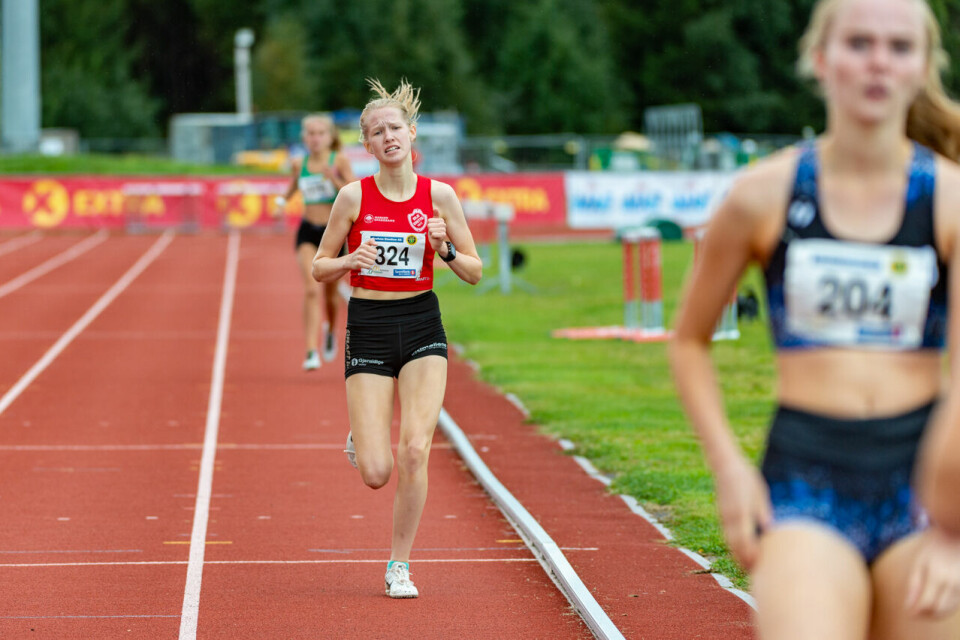 UM 2020: Malin Hoelsveen suveren i J15, Leona Andersen Vedvik vant J16 på 800 meter J15_800m_Heat1_Cathrine Johanne Fosser (324)_DSC9856.jpg