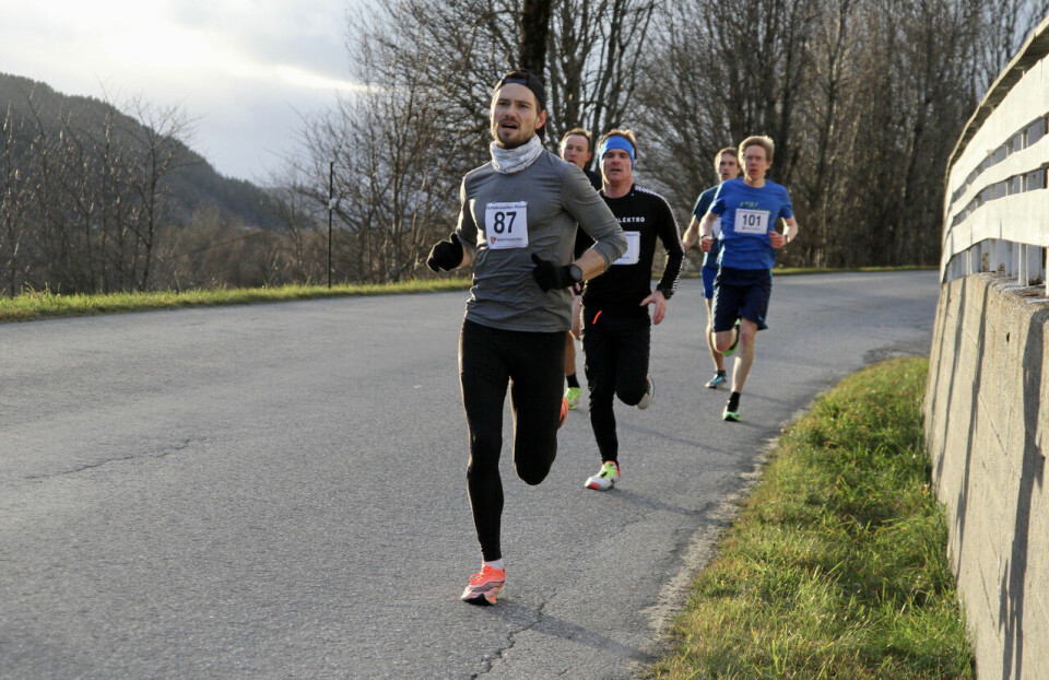Pangstart for vinterkarusellen i Ålesund 10km_tet_etter2km