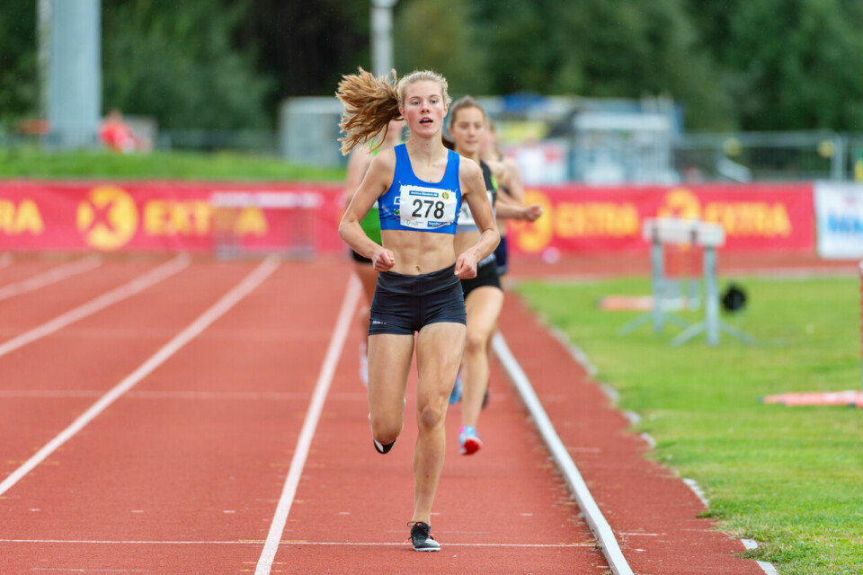 UM 2020: Malin Hoelsveen suveren i J15, Leona Andersen Vedvik vant J16 på 800 meter J15_800m_Heat2_Olivia Opheim (278)_DSC9863.jpg