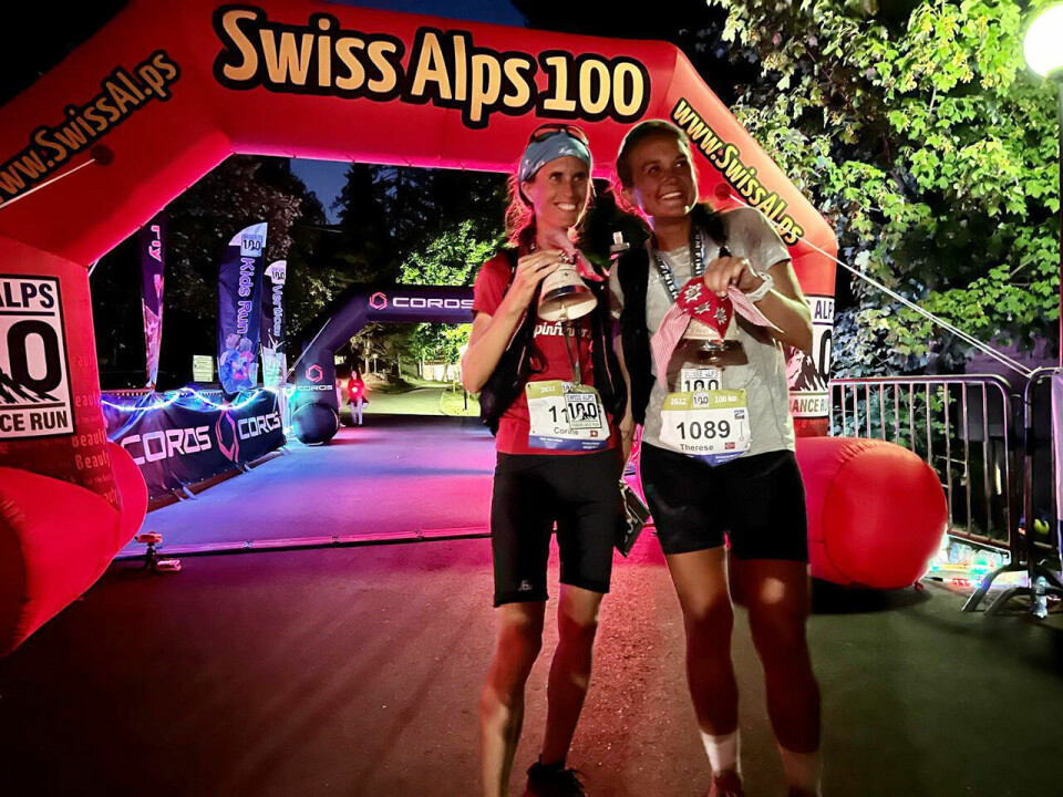 Therese Nordbø (til høgre) kunne glede seg over andreplass i Swiss Alps 100 etter å ha slått Corine Kageter med 1 sekund i spurten. (Foto: arrangøren) Therese Nordbø (til høgre) kunne glede seg over andreplass i Swiss Alps 100 etter å ha slått Corine Kageter med 1 sekund i spurten. (Foto: arrangøren)