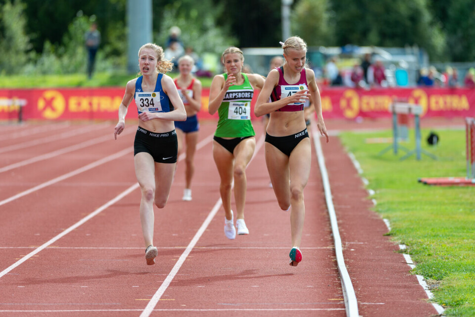 UM 2020: Malin Hoelsveen suveren i J15, Leona Andersen Vedvik vant J16 på 800 meter J16_800m_Heat3_Spurt_DSC9764.jpg