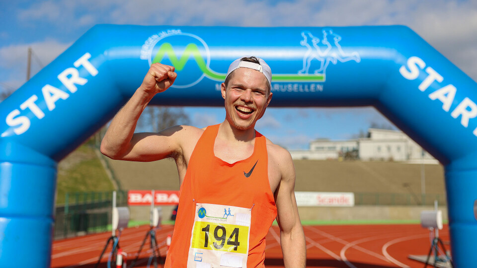 Karlis Eiduks fra Latvia kan juble over seieren på 100 km i sitt debutløp på denne distansen. (Foto: Arne Dag Myking) Karlis Eiduks fra Latvia