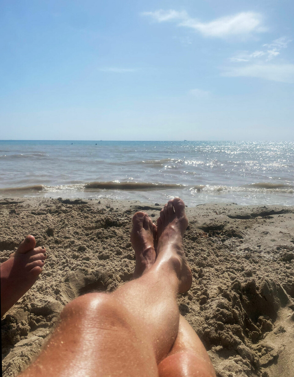 Om å sitte fast i det som var … Cato-Thunes-strand.jpg