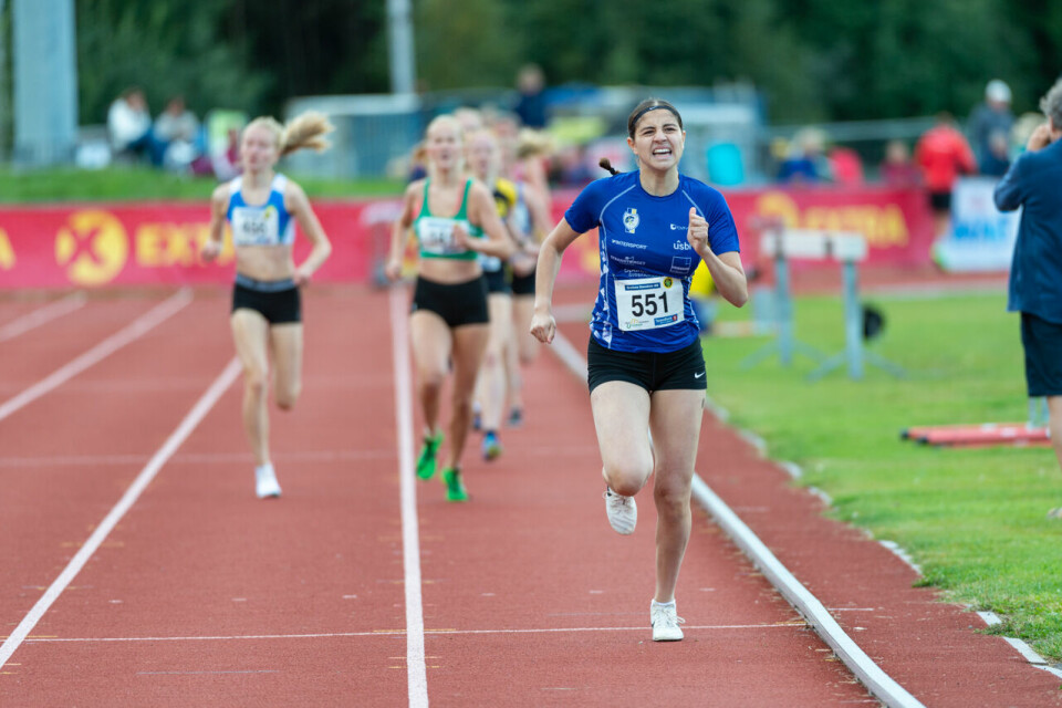 UM 2020: Malin Hoelsveen suveren i J15, Leona Andersen Vedvik vant J16 på 800 meter J16_800m_Heat2_Anisa Buras_DSC9735.jpg