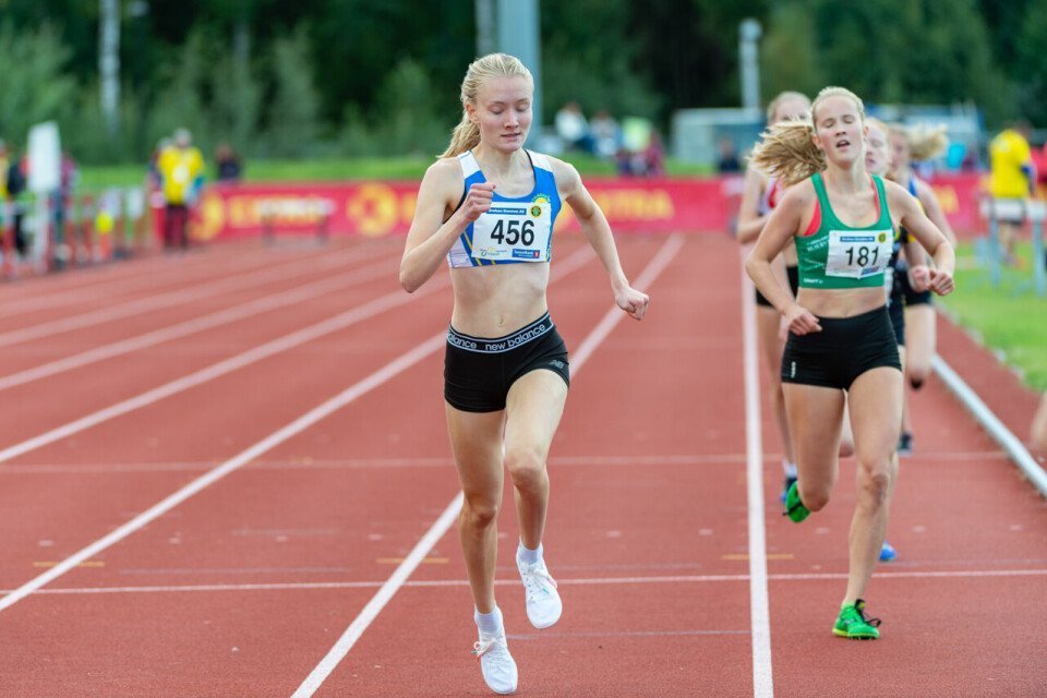 UM 2020: Malin Hoelsveen suveren i J15, Leona Andersen Vedvik vant J16 på 800 meter J16_800m_Heat2_Nora Berg Fiske (456)_DSC9739.jpg