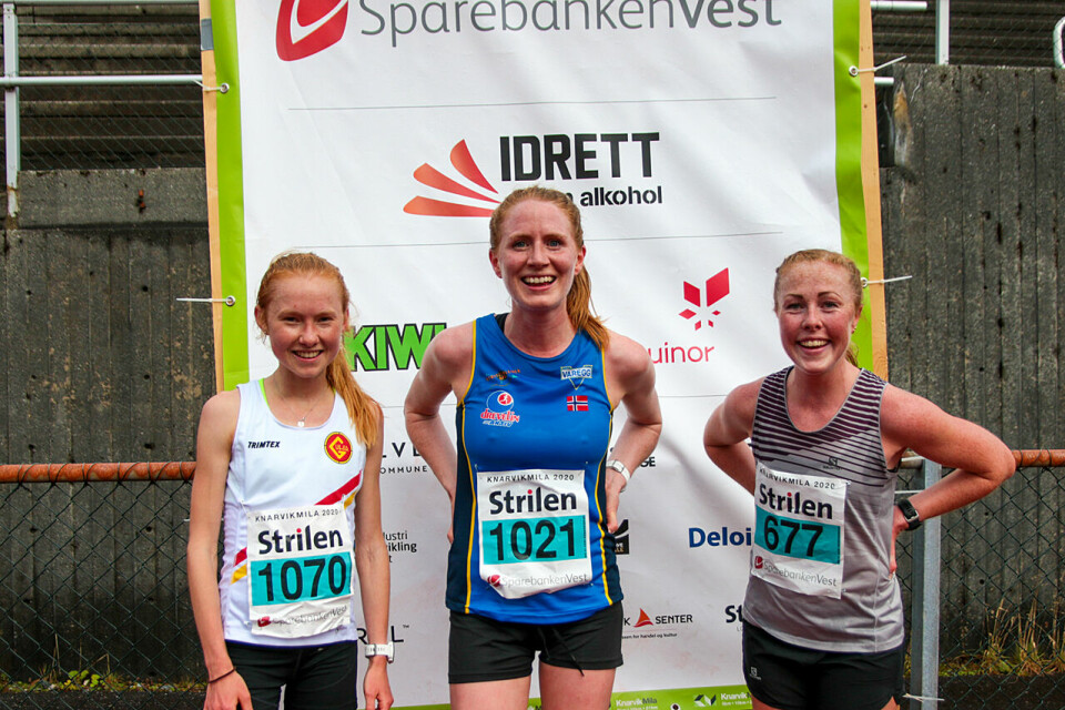 De tre beste kvinner på Knarvikmila 10 km: Adele Henriksen, Lina Rivedal og Eli Anne Dvergsdal. (Alle foto: Arne Dag Myking). De tre beste kvinner på Knarvikmila 10 km: Adele Henriksen, Lina Rivedal og Eli Anne Dvergsdal. (Alle foto: Arne Dag Myking).