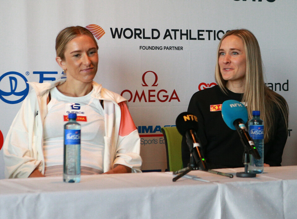 Pressekonferansen: Karoline Bjerkeli Grøvdal og Hedda Hynne er Norges deltakere på 3000 m og i damenes drømme-mile. (Foto: Kjell Vigestad) Pressekonferanse