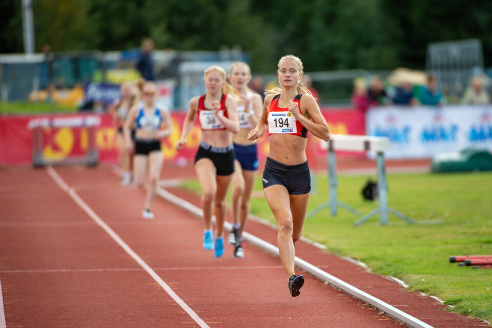 UM 2020: Malin Hoelsveen suveren i J15, Leona Andersen Vedvik vant J16 på 800 meter J16_800m_Heat1_Thea Dessingué (194)_DSC9713.jpg