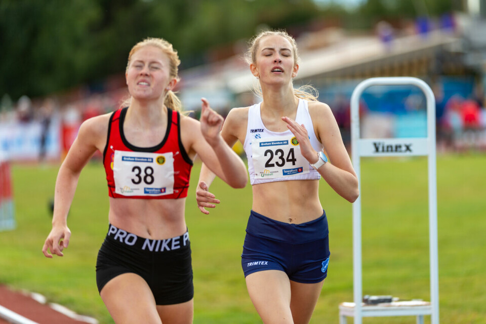 UM 2020: Malin Hoelsveen suveren i J15, Leona Andersen Vedvik vant J16 på 800 meter J16_800m_Heat1_Julie Smith_DSC9721.jpg