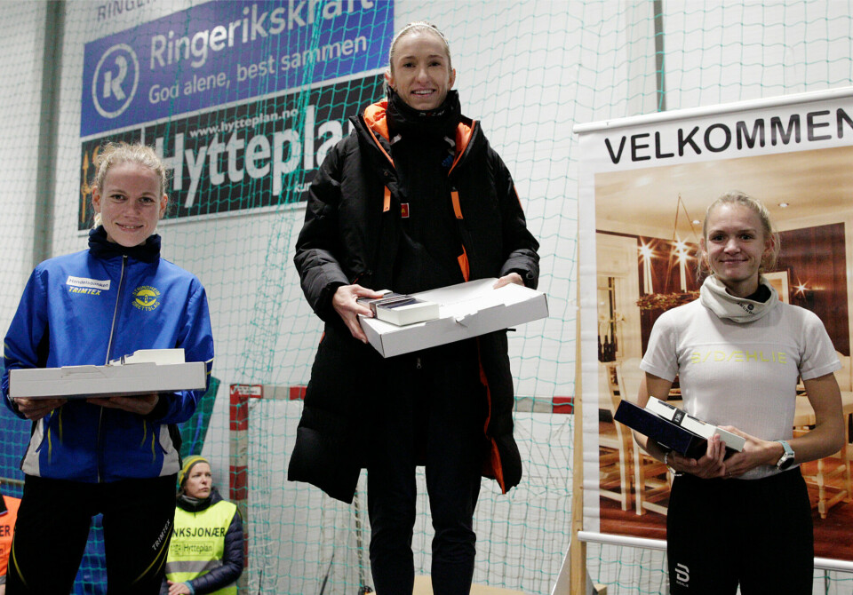 Karoline Bjerkeli Grøvdal og Narve Gilje Nordås vant Hytteplanmila tre_beste_damer_F6C0216_2000.jpg