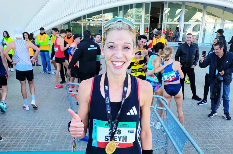 Gerda Steyn var strålende fornøyd med OL-krav, pers og sør-afrikansk rekord etter målgang i Valencia Marathon. (Foto: privat) Gerda Steyn var strålende fornøyd med OL-krav, pers og sør-afrikansk rekord etter målgang i Valencia Marathon. (Foto: privat)