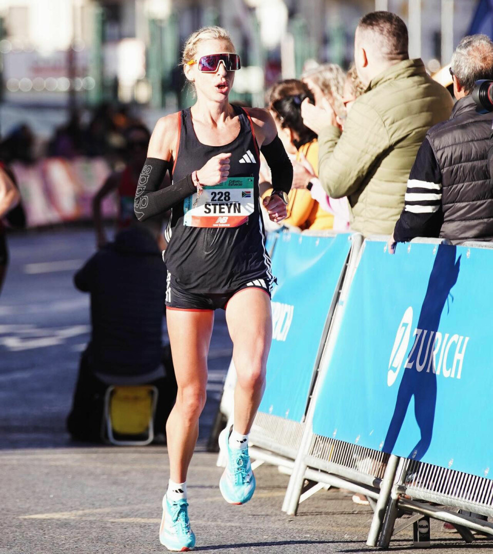 Slik trente Gerda Steyn før hun satte sør-afrikansk rekord i Valencia Marathon Gerda-Steyn-underveis-foto-privat.jpg