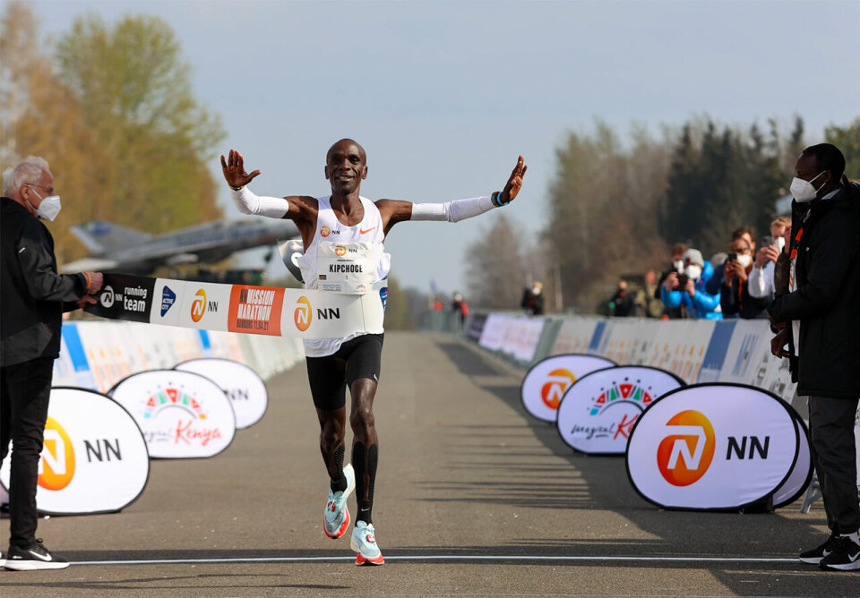 Eliud Kipchoge har fullført åtte godkjente maratonløp på ei bedre tid enn den han nå leverte, men 2.04.30 viste likevel at han er en av de største favorittene til OL-gullet. (Foto: NN Running Team) Eliud Kipchoge har fullført åtte godkjente maratonløp på ei bedre tid enn den han nå leverte, men 2.04.30 viste likevel at han er en av de største favorittene til OL-gullet. (Foto: NN Running Team)